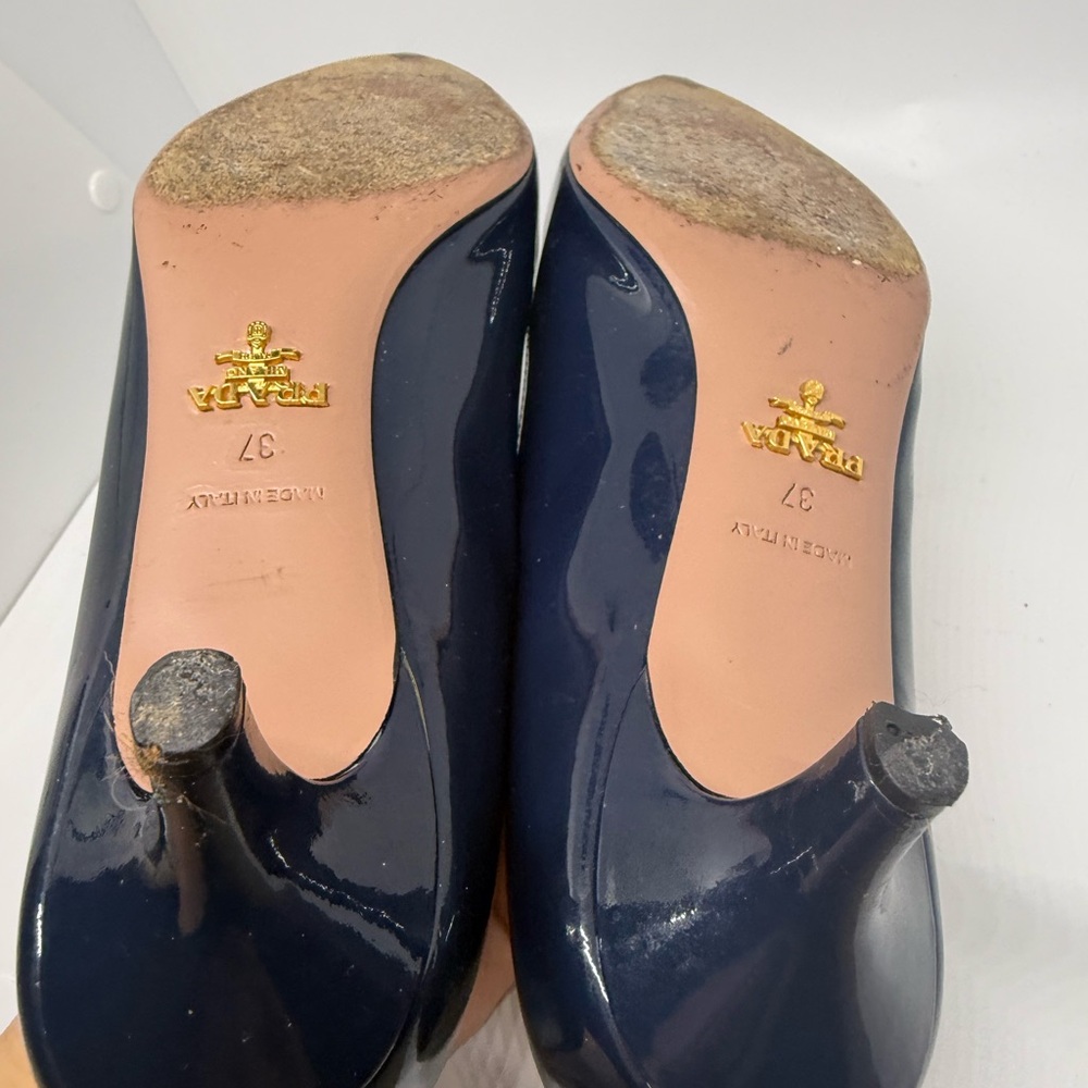 Prada Women's Elegant navy patent leather Heels - Picture 9 of 13